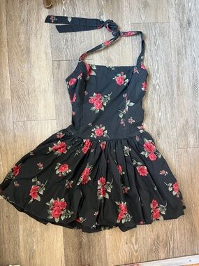 Hollister Y2K black red rose halter tank top w peplum full hips goth XS floral